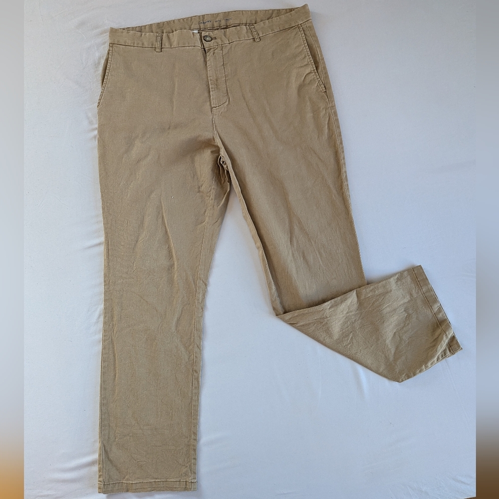 Old Navy Men's Straight Fit Khaki Pants – Size 38x32 – Classic Chino Style